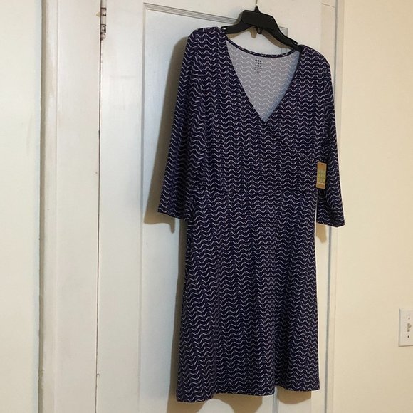 Wrap Front Dress Size M 3/4 Sleeves Stretch Travel Favorite - Picture 11 of 11